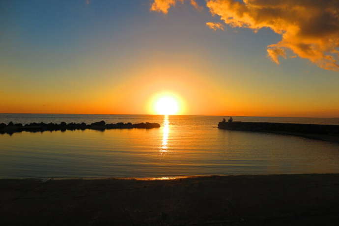 沖縄県宮古島市にある「ダイブキッズ」でのダイビング後に見た夕日