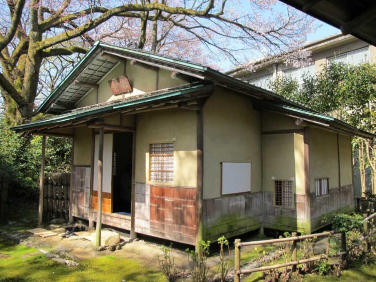 富山県にある「高岡市立博物館」の茶室「松聲庵」