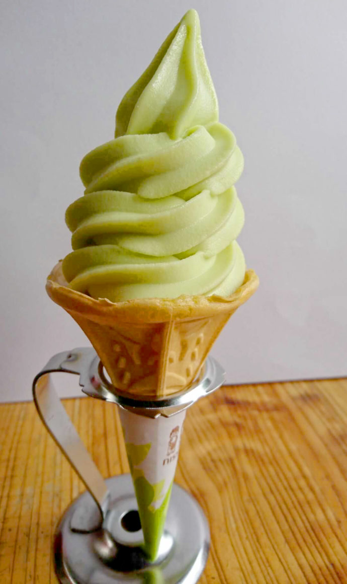 二十世紀梨のピューレが入った梨ソフトクリーム
