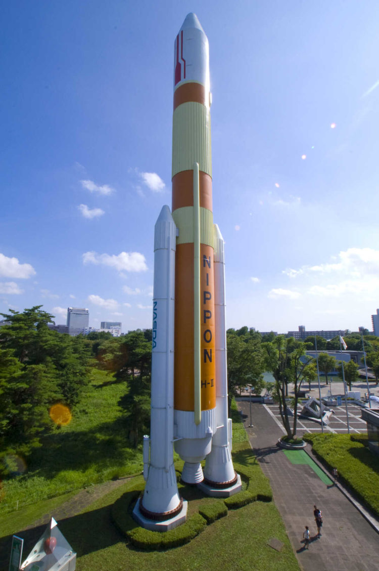 茨城県「つくばエキスポセンター」の敷地内に置かれているロケット