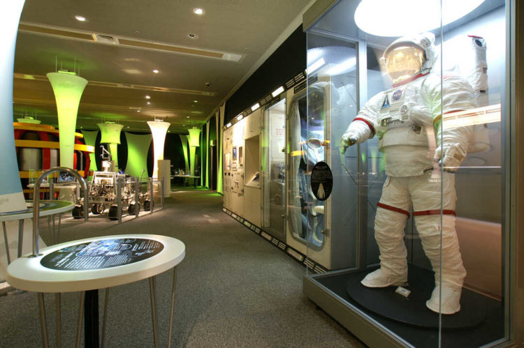 茨城県つくば市にある「つくばエキスポセンター」内の宇宙への挑戦ゾーン