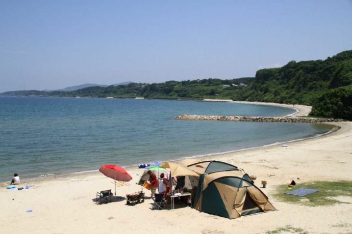 ビーチキャンプが楽しめる兵庫県洲本市のキャンプ場「FBI AWAJI」