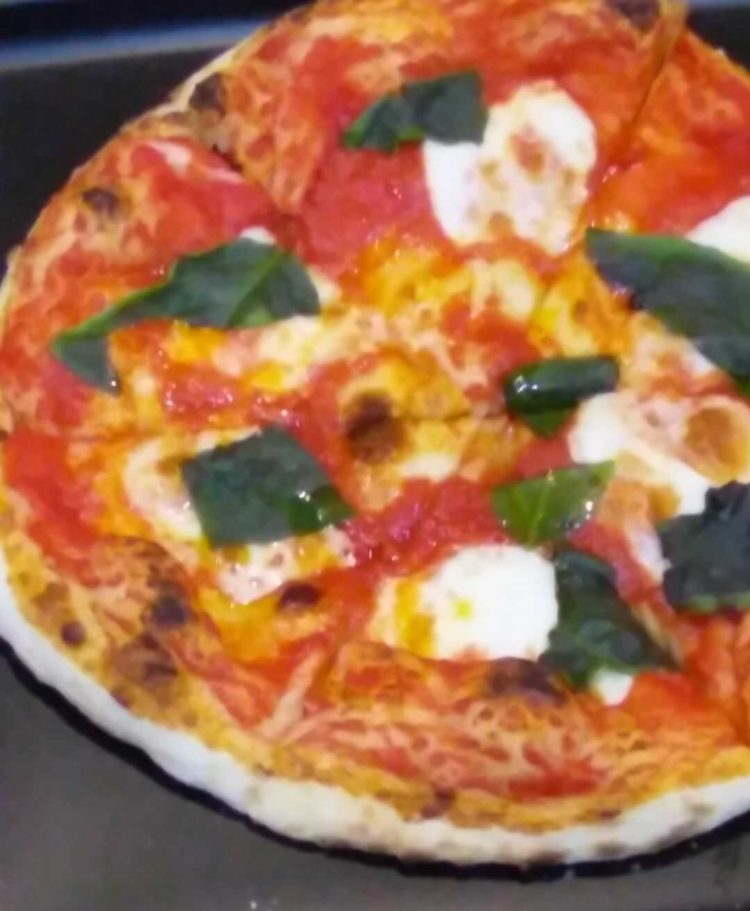 東京都板橋区のレストラン「イタリアンフェリチータ」のピザ