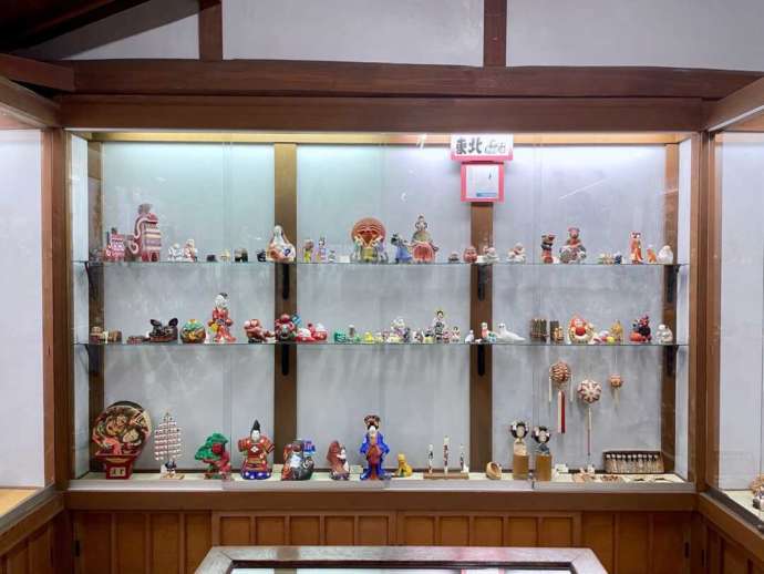 「日本郷土玩具館」に展示される日本各地の郷土玩具の数々（一部）