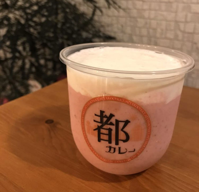 都カレーのわらび苺ミルク Sサイズ（¥500）