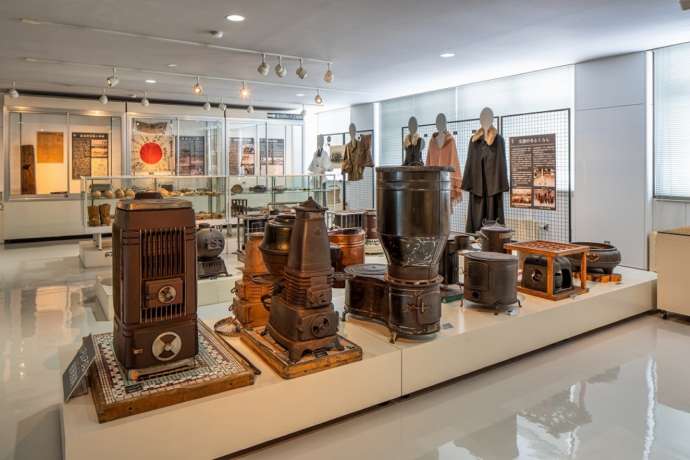 「富良野市博物館」内に展示される各時代で使用された暖房機