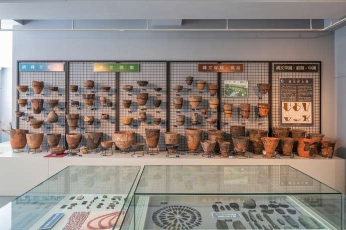 「富良野市博物館」内に展示される埋蔵文化財発掘調査時の出土物