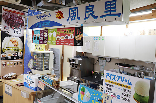 高知県南国市にある道の駅「南国 風良里」のアイスクリームショップ