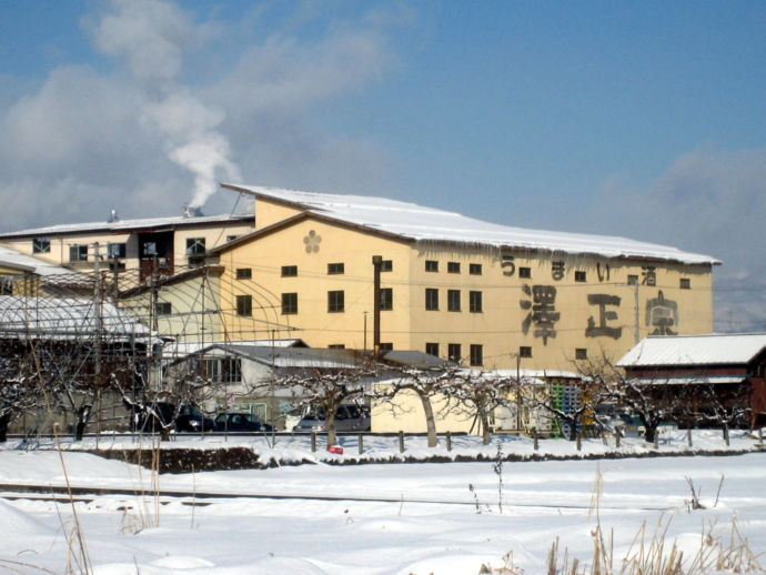 古澤酒造株式会社の冬の外観