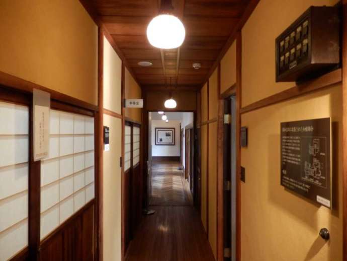 愛知県名古屋市の「文化のみち二葉館」の廊下