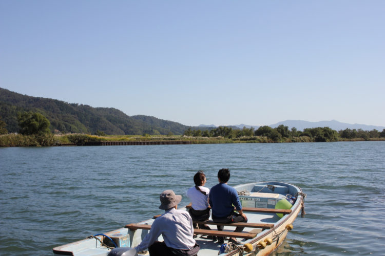 玄武洞ミュージアム発着の円山川ミニ遊覧船から見える美しい風景