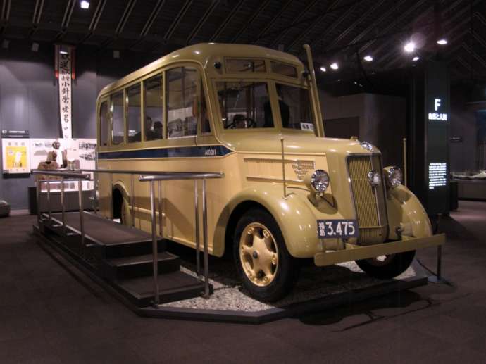 福島県立博物館の常設展示室にある実物大のレトロな車
