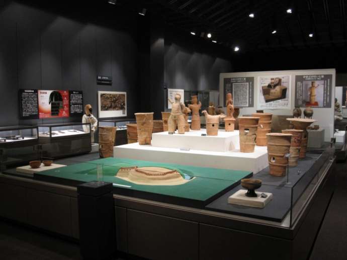 塚本さんおすすめの原山古墳出土の埴輪群の展示