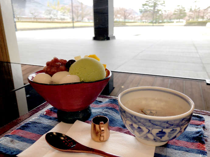 福島県立博物館に併設しているカフェで食べられるパフェの写真