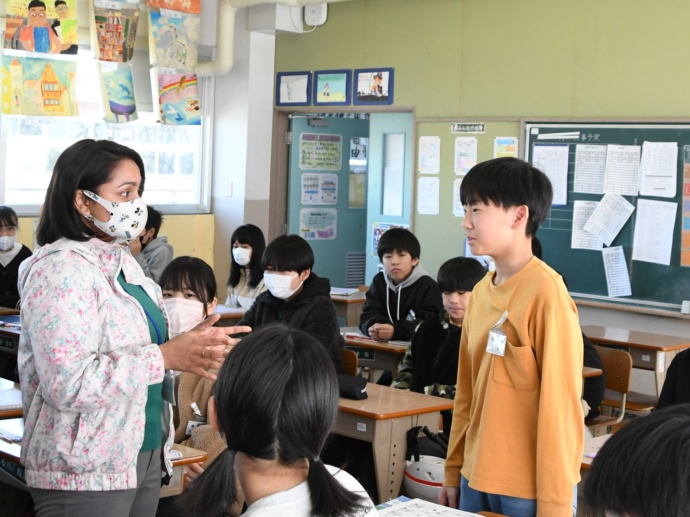 五霞町の小学校の外国語授業のようす