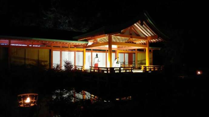 五家荘平家の里で紅葉シーズンに開催されるイベント「琵琶と夜神楽」の様子