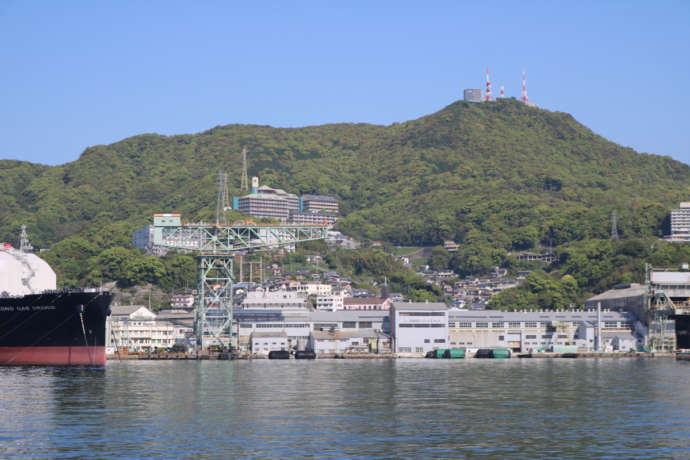 長崎港内のジャイアントカンチレバークレーン