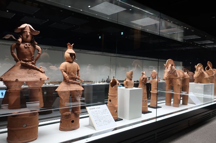 「群馬県立歴史博物館」に常設展示される綿貫観音山古墳出土品の埴輪たち