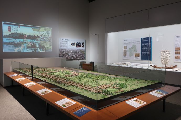 「群馬県立歴史博物館」の常設展示室内の展示風景（その5）