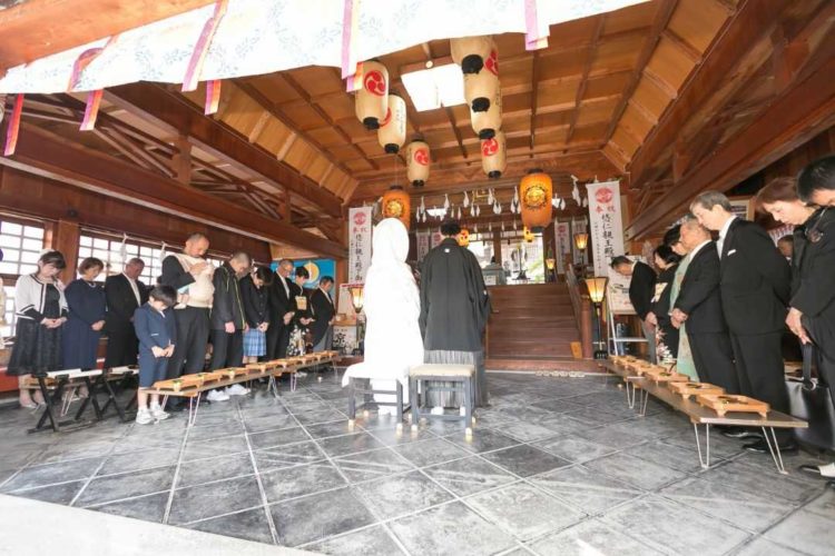 愛媛県八幡浜市にある總鎮守八幡神社の挙式の様子
