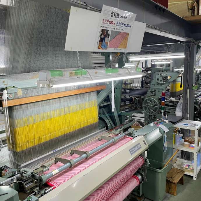 「博多織工芸館（株式会社サヌイ織物）」の工房見学で見られる機械織りの様子（その2）