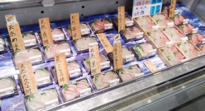 「新鮮市場」で販売される銚子漁港直送の魚介類