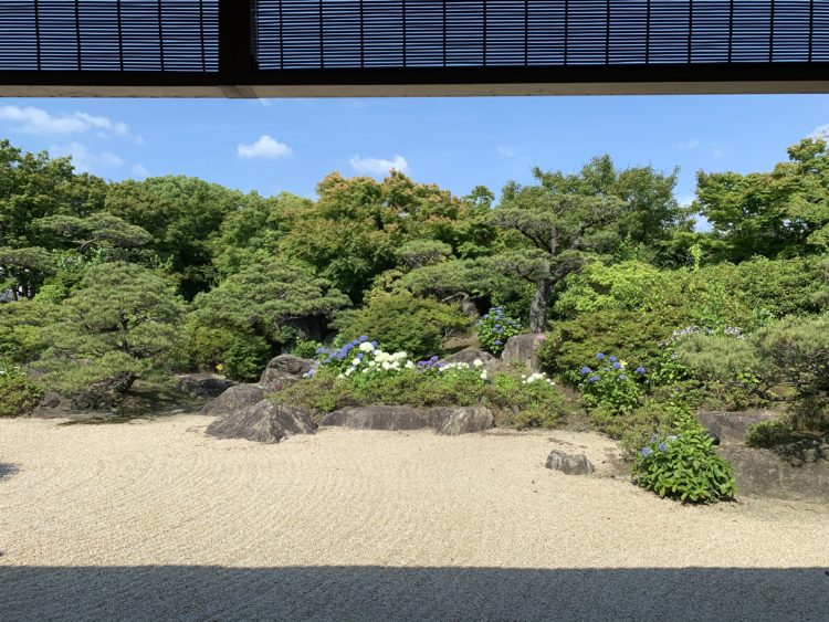 レストランウェディングができる筥崎宮 迎賓館 ラ セゾンから望める日本庭園