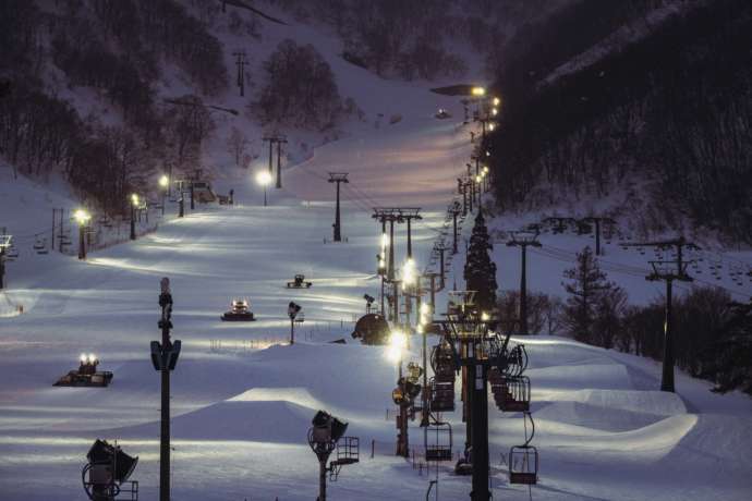 長野県北安曇郡にある「エイブル白馬五竜スキー場」で圧雪している様子