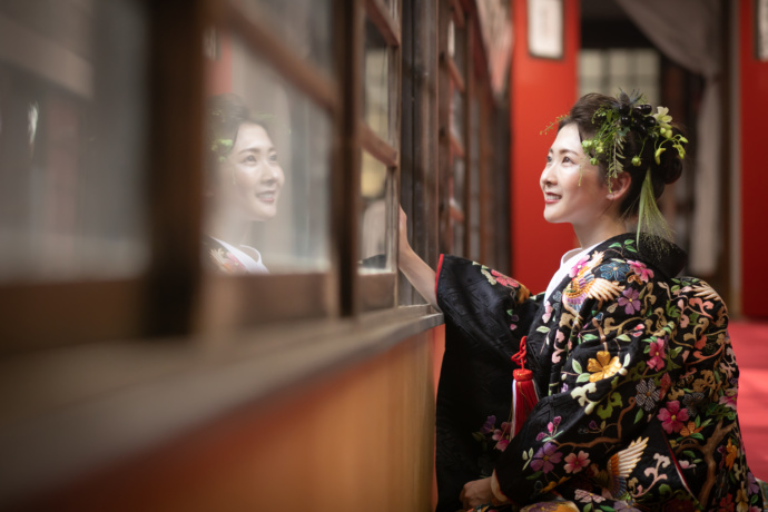 千葉県船橋市にある「前原御嶽神社 フォトスタジオ ソラーナ」が社務所内で撮影した新婦