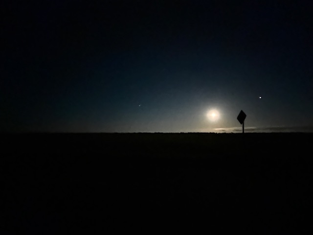 エサヌカ線で撮影した満月の写真