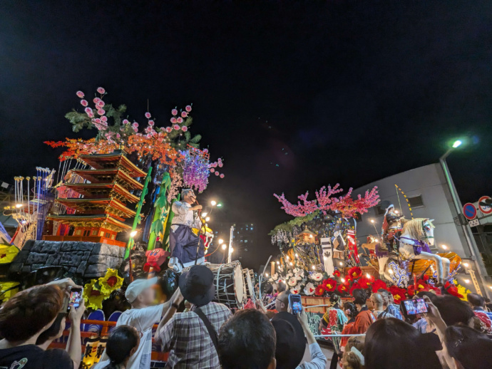 花巻市で行われる「花巻まつり」のようす