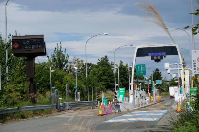 花巻市にある花巻ICの入口