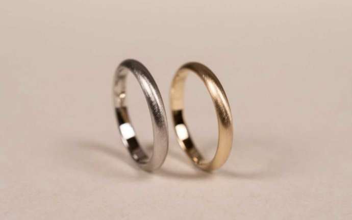 甲丸デザインをマット仕上げした結婚指輪