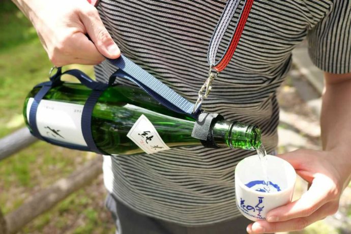 日の丸醸造で販売されているオリジナル一升瓶ホルダー