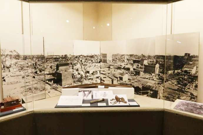 「平塚市博物館」で毎年夏に開かれる特別展「平塚空襲展」の様子