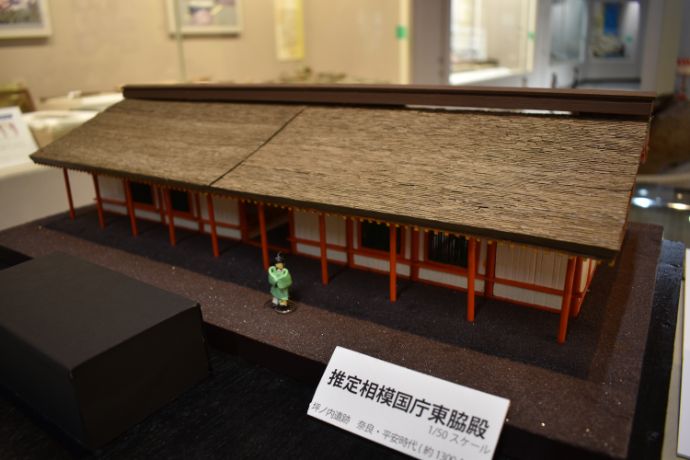「平塚市博物館」2階に展示される「相模国庁の模型」