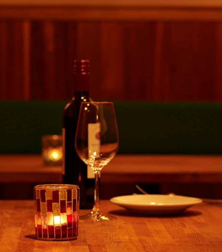 ぺりかんの初デートで注文したいドリンクは、料理とのペアリングが楽しめるワイン