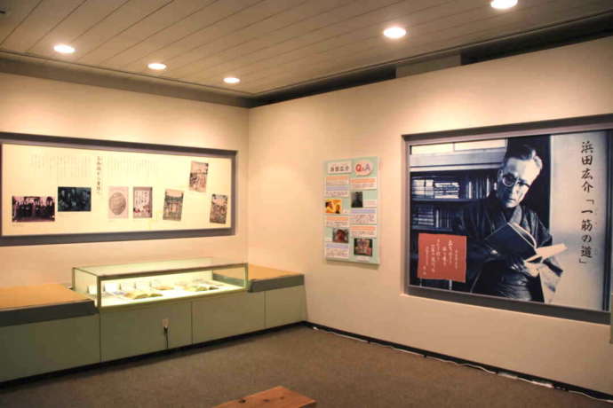 山形県東置賜郡高畠町にある「浜田広介記念館」の常設展の展示風景