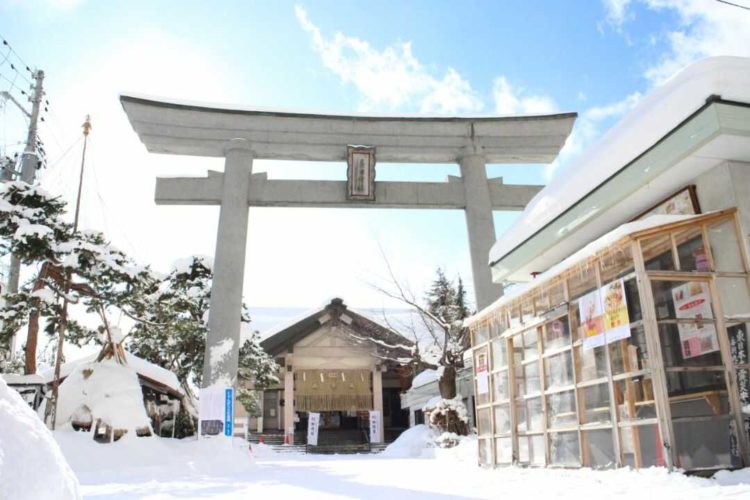雪に染まった青森県青森市の廣田神社