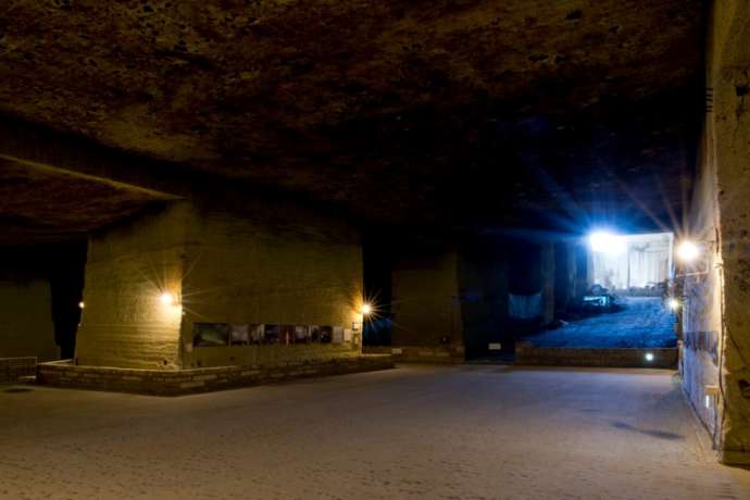 「大谷資料館」の地下採石場跡（ライトアップされた地下30m付近）（その3）