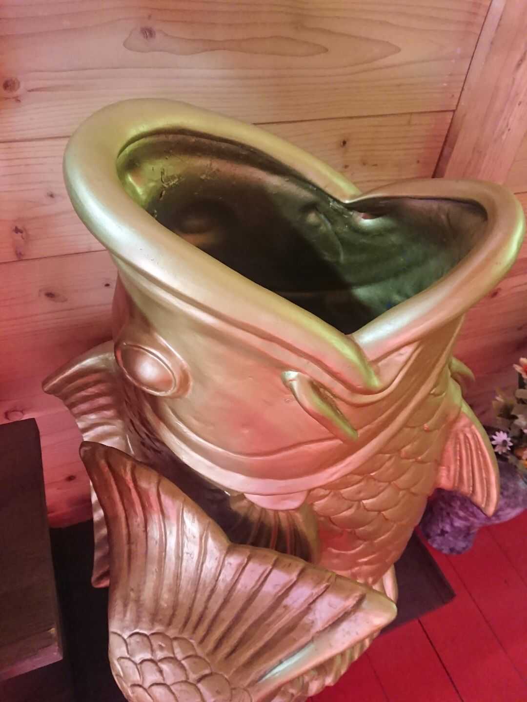 宝来宝来神社の恋の叶う鯉の口の部分