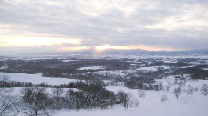 丸加高原展望台から見た冬の景色（夕暮れ）