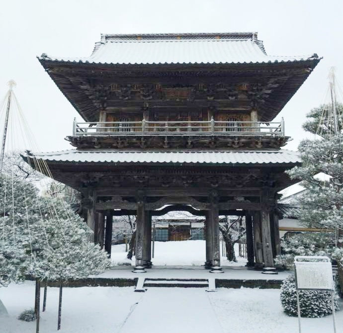 宝光寺の冬の山門