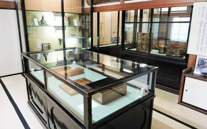 清遠閣の二階の展示室の写真