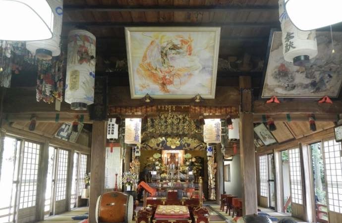妙法寺の本堂内の様子