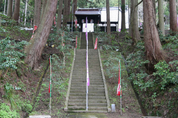 妙法寺にある黒門