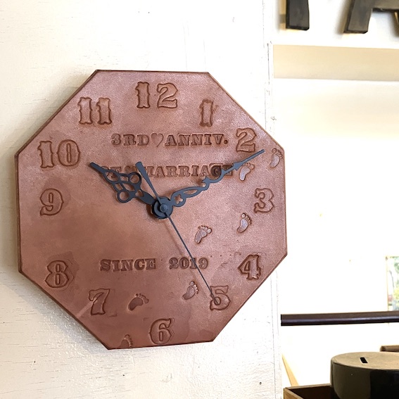 ワークショップで制作された壁掛け時計