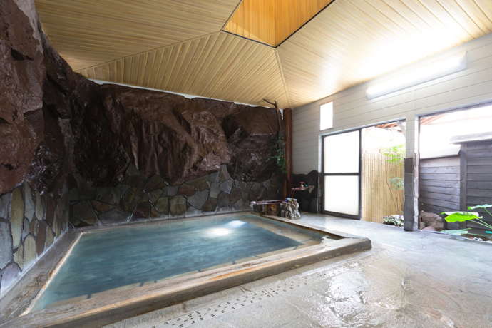 開放的な雰囲気が漂う豊山荘の大浴場