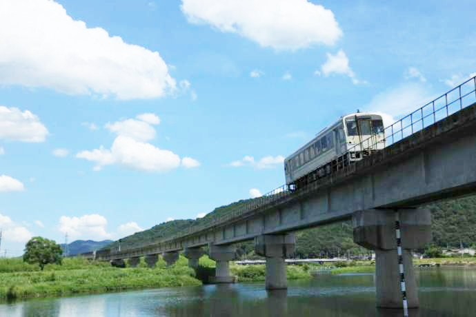 「井原鉄道」の小田川橋梁