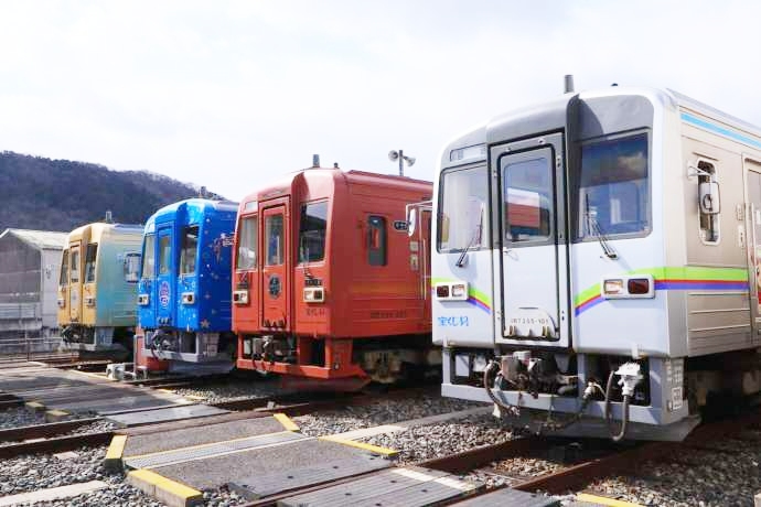 井原鉄道の特別列車と一般車両